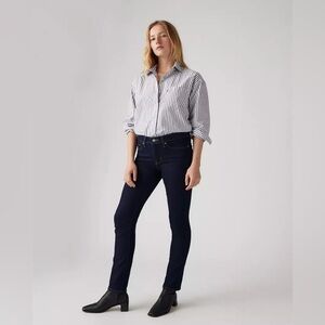 23- LEVIS 312 SHAPING SLIM JEANS SIZE 29